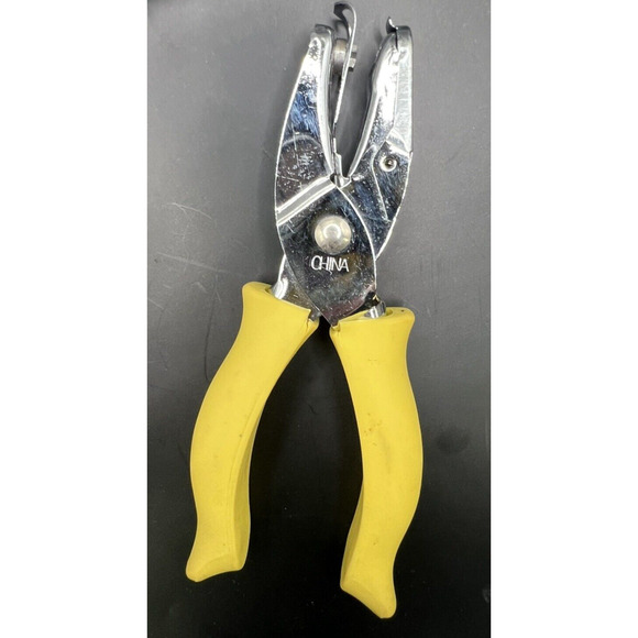 Fiskars‎ Hand Punch-Star, .25" F2300-2353 - Picture 1 of 4